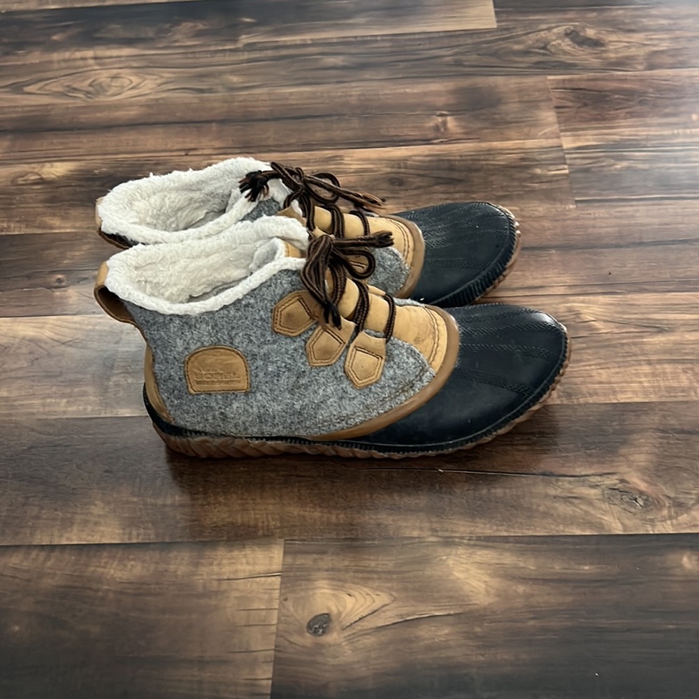 Sorel out and about boots